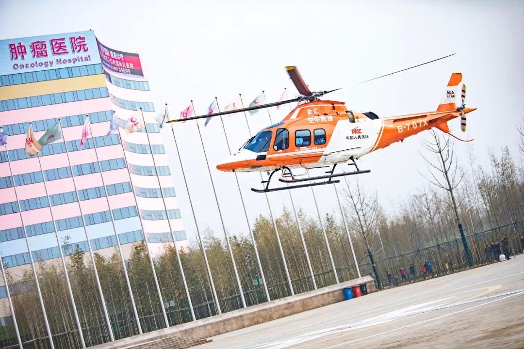 陜西日?qǐng)?bào)報(bào)道—65分鐘生命時(shí)速！直升機(jī)跨省救援助65歲患者順利轉(zhuǎn)院