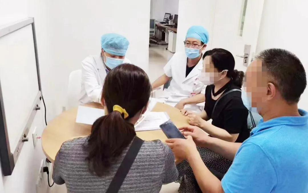 險(xiǎn)！桃核卡在氣道上  這個(gè)急救方法你得掌握