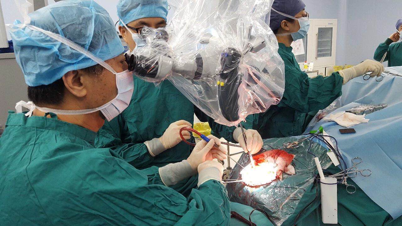 西安國際醫(yī)學中心腦科醫(yī)院成功實施一例顱內巨大腦膠質瘤切除術