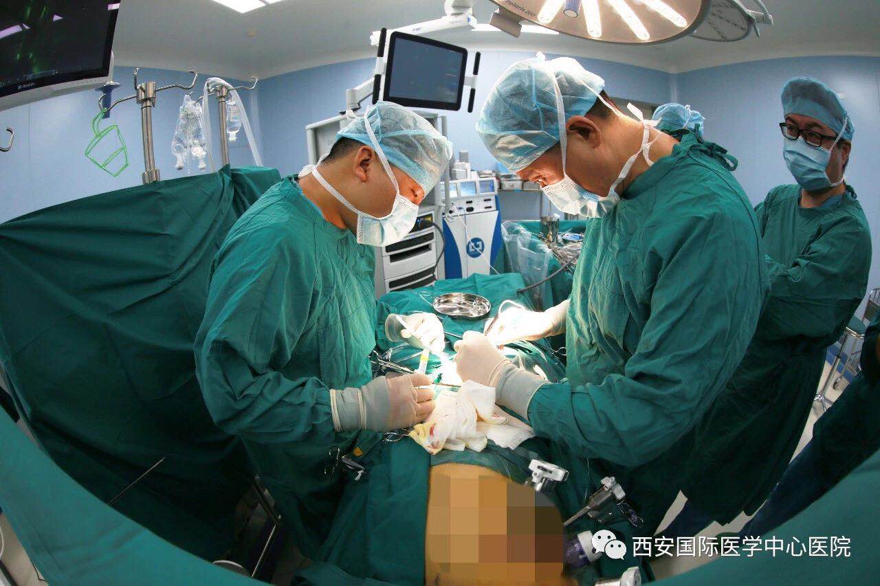 重磅！我院成功完成西北首例四代達芬奇機器人輔助房間隔缺損修補術
