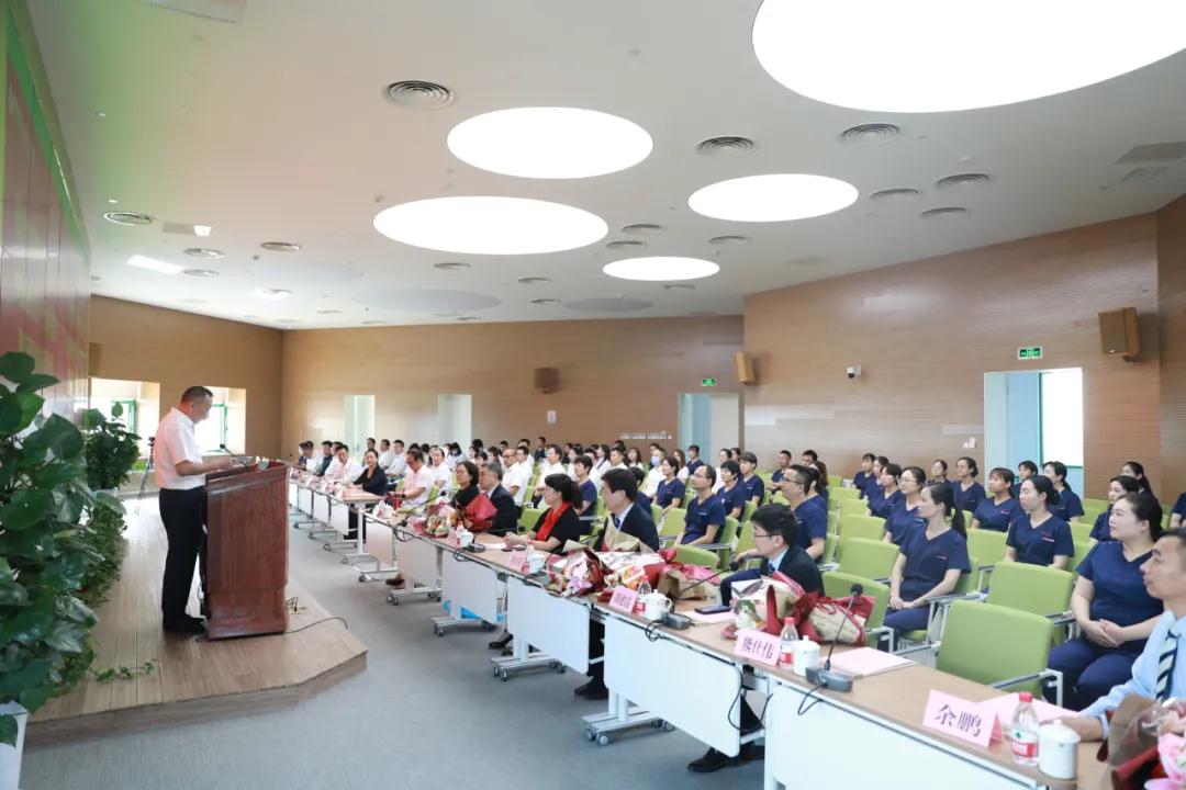 陽光網(wǎng)—昔日并肩戰(zhàn) ，今日敘佳緣 隨州市中心醫(yī)院到國際醫(yī)學(xué)中心醫(yī)院參觀交流